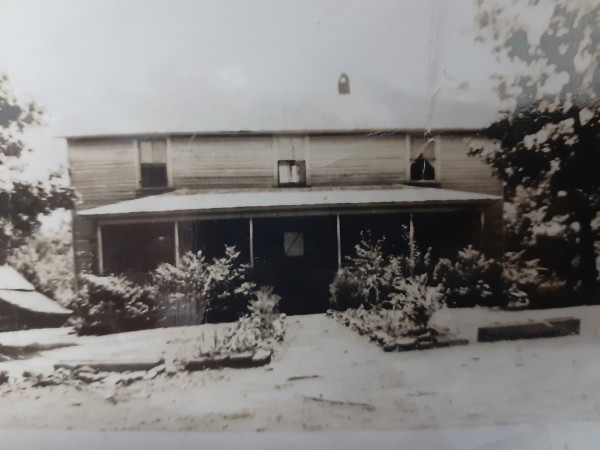 Thomas White has a triple identity: speculative fiction writer, poet, and essayist. He blends horror, noir, gothic, satire and sci-fi with philosophical and theological themes. A Belgium-based magazine, the Sci-Phi Journal, honored by the European Science Fiction Society with its Hall of Fame Award for Best SF Magazine, published one of Mr. White's stories.
His other poems, fiction, and essays have appeared in The Chamber Magazine, as well as in online and print literary journals and magazines in Australia, the United States, Canada, and the United Kingdom. He is also a Wiley-Blackwell Journal author who has contributed essays to various nonliterary journals on topics ranging from atheism, Artificial Intelligence, the meaning of evil, Plato, The Matrix, and reality as a computer simulation. In addition, he has presented his essays to the West Chester University Poetry Conference (West Chester, Pennsylvania), as well as read his poetry on Australian radio.